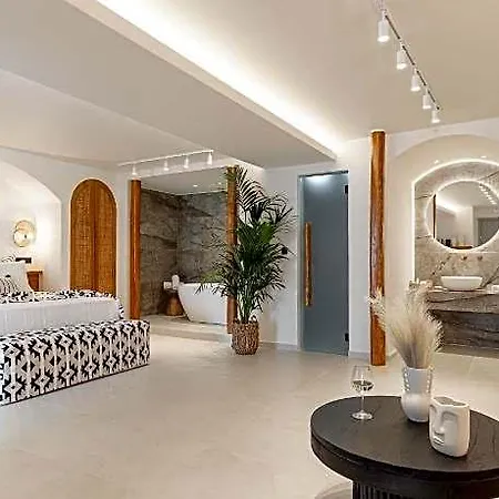 Отель Almiriki Naxos Beachside Living 4*